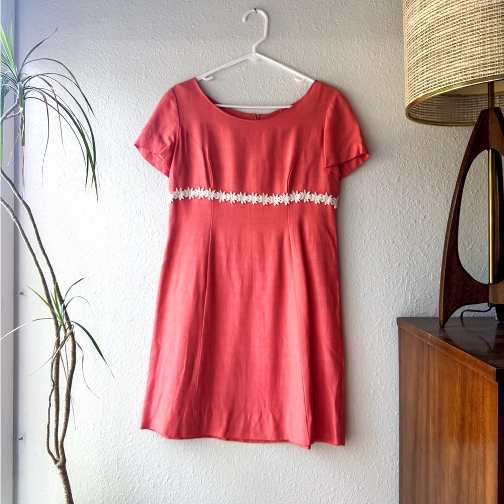 Adorable 1960s Babydoll Mini Dress with Daisy Chain Detail